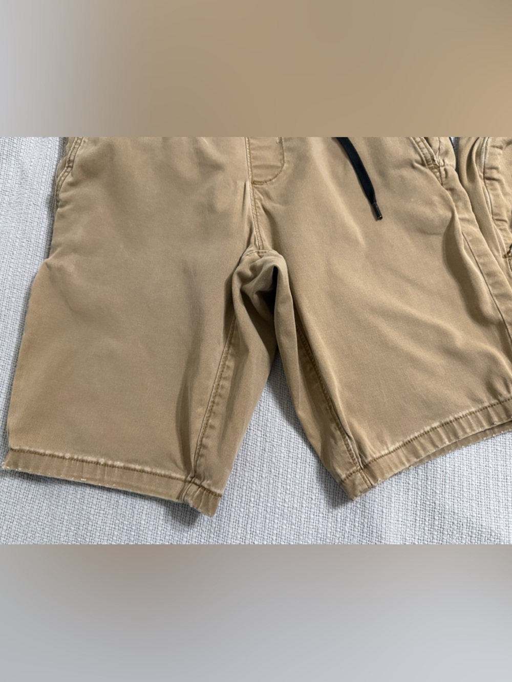 Hollister Men’s Drawstring Chino Shorts in Khaki & Stone - Picture 13 of 16